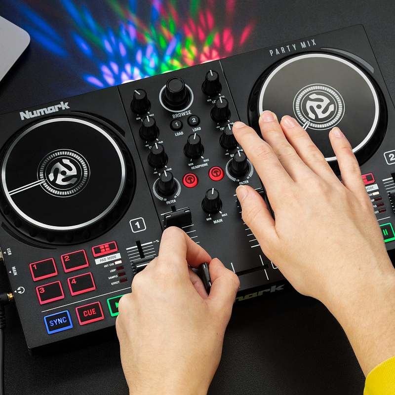 Фото DJ-контроллер NUMARK PARTYMIX II в комплекте ПО Serato