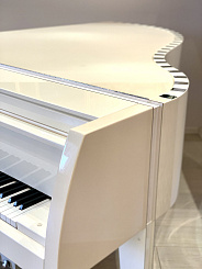 Белый кабинетный рояль Sauter 210 Vivace Peter-Maly-Edition White Polished